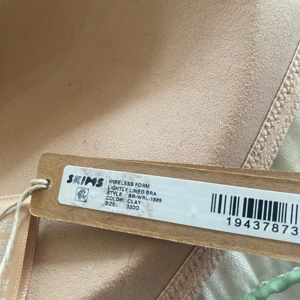 SKIMS 2 Wireless Form lightly lined bras Smooth Nude NWT 32dd - Picture 2 of 8